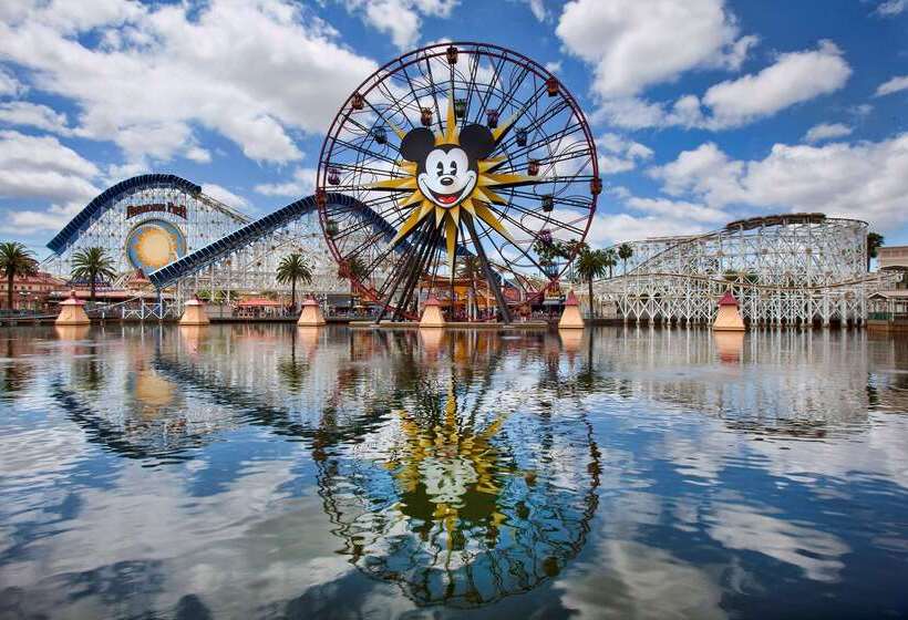 Отель Best Western Plus Raffles Inn & Suites