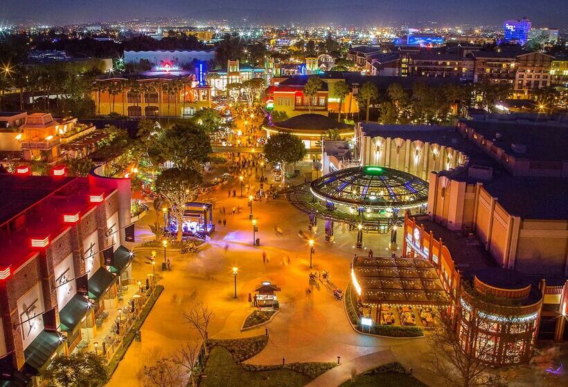 Отель Best Western Plus Raffles Inn & Suites