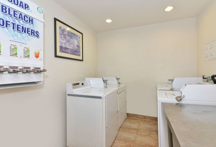 Отель Best Western Plus Raffles Inn & Suites