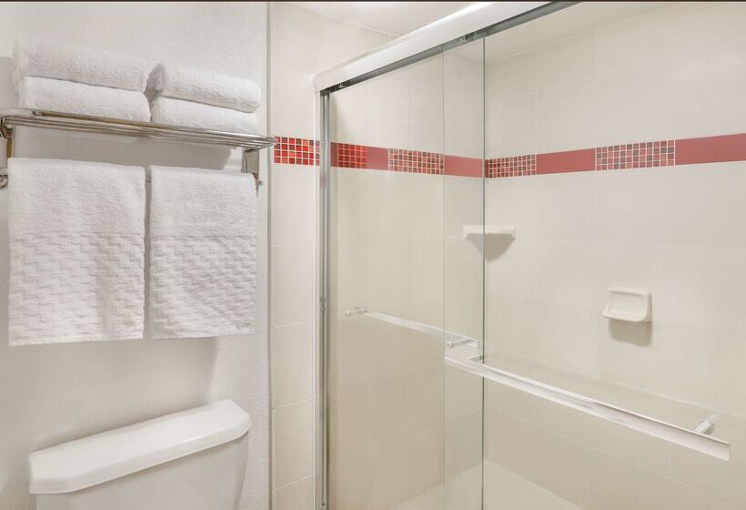 Отель Best Western Plus Raffles Inn & Suites