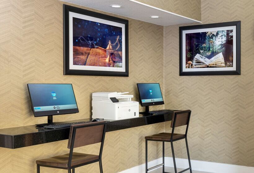 Отель Best Western Plus Raffles Inn & Suites