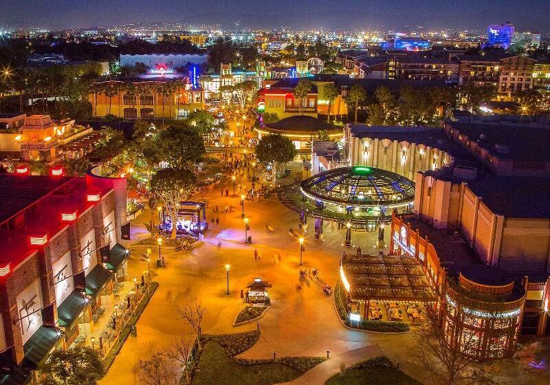 Отель Best Western Plus Raffles Inn & Suites