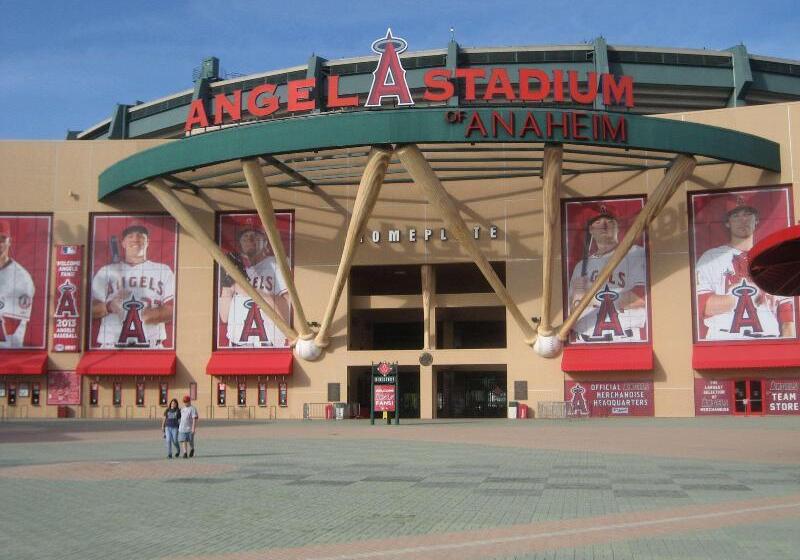 Отель Best Western Plus Raffles Inn & Suites