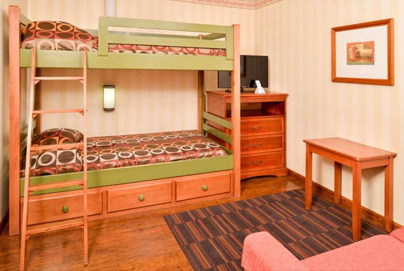 Отель Best Western Plus Raffles Inn & Suites