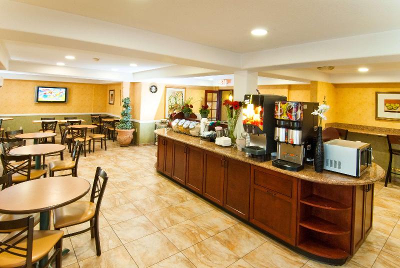 Отель Best Western Plus Raffles Inn & Suites