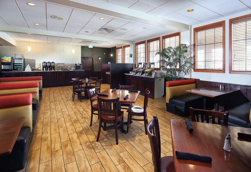 Wyndham Tucson Airport Hotel & Conference Center