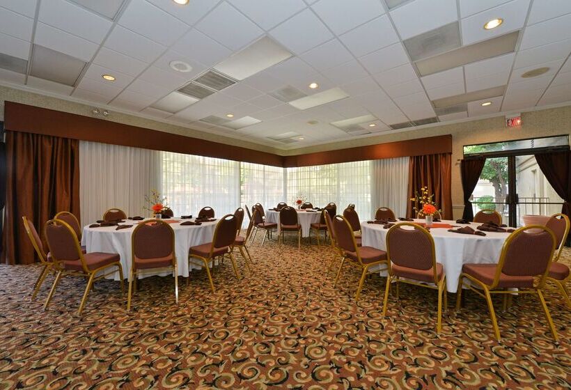 Wyndham Tucson Airport Hotel & Conference Center