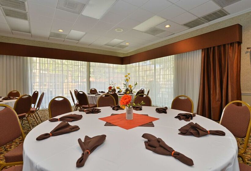 Wyndham Tucson Airport Hotel & Conference Center