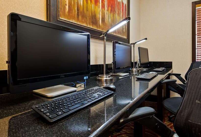 Wyndham Tucson Airport Hotel & Conference Center