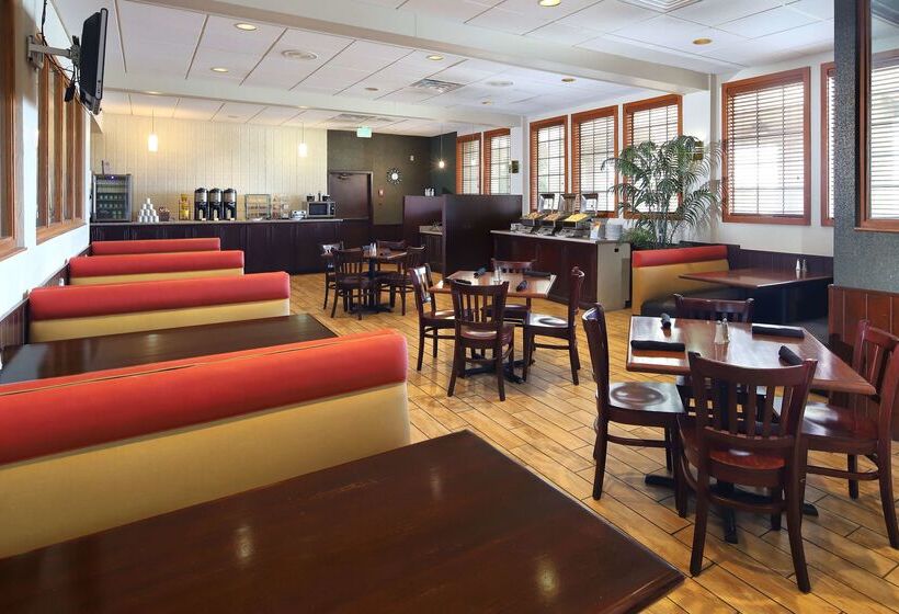 Wyndham Tucson Airport Hotel & Conference Center