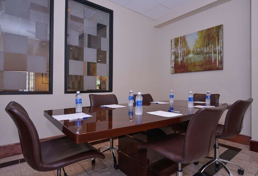 Wyndham Tucson Airport Hotel & Conference Center