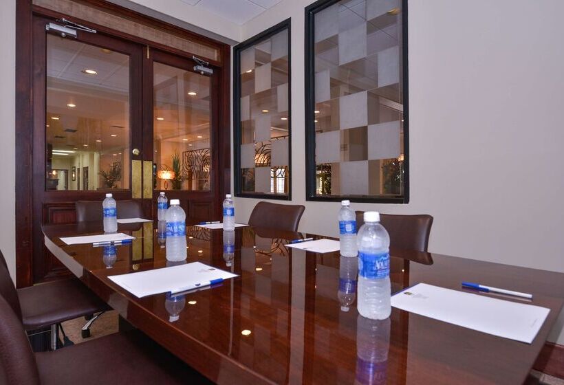 Wyndham Tucson Airport Hotel & Conference Center