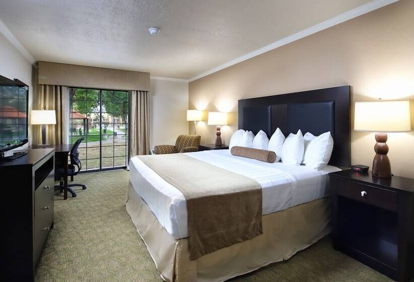Wyndham Tucson Airport Hotel & Conference Center
