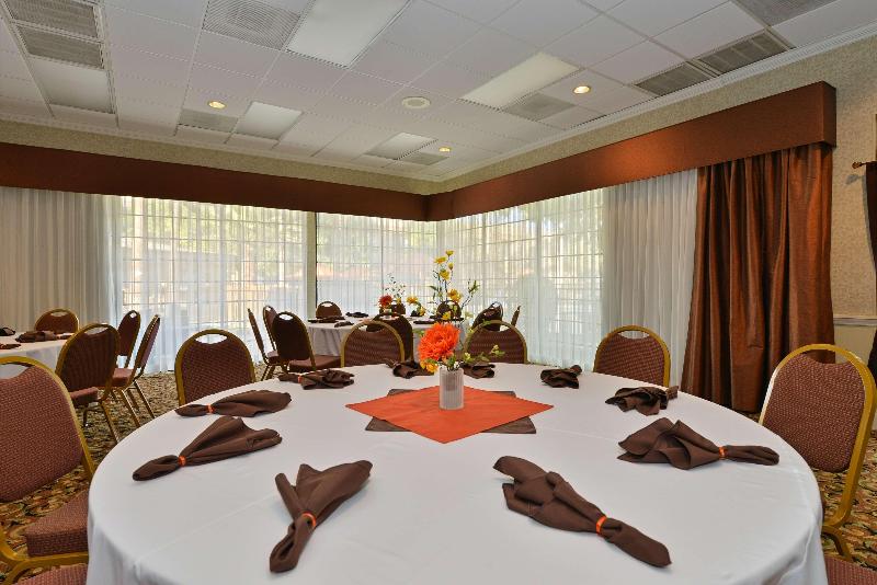 Wyndham Tucson Airport Hotel & Conference Center