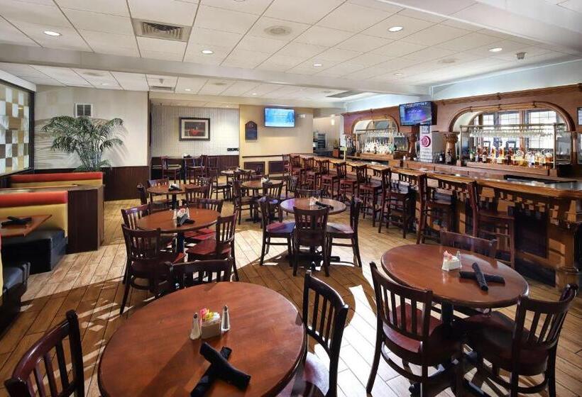 Wyndham Tucson Airport Hotel & Conference Center