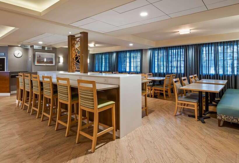 호텔 Best Western West Towne Suites