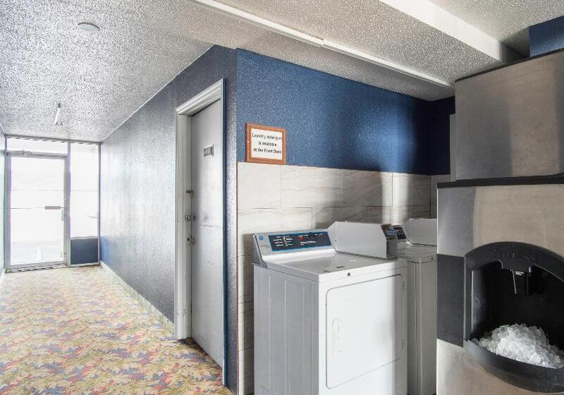 OYO Hotel Hutchinson KS West 4th Ave