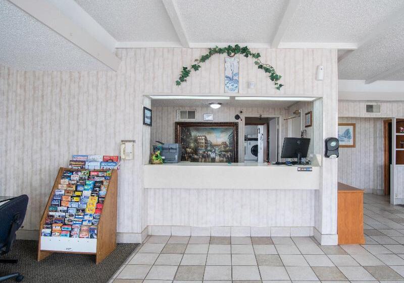 OYO Hotel Hutchinson KS West 4th Ave