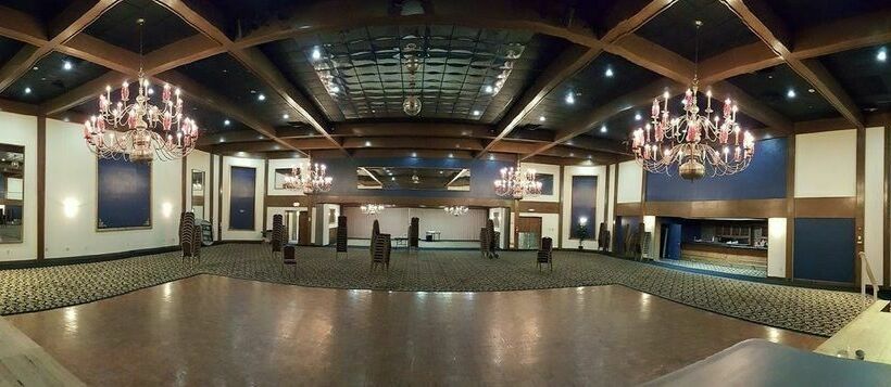 Hotel Carlisle & Embers Convention Center