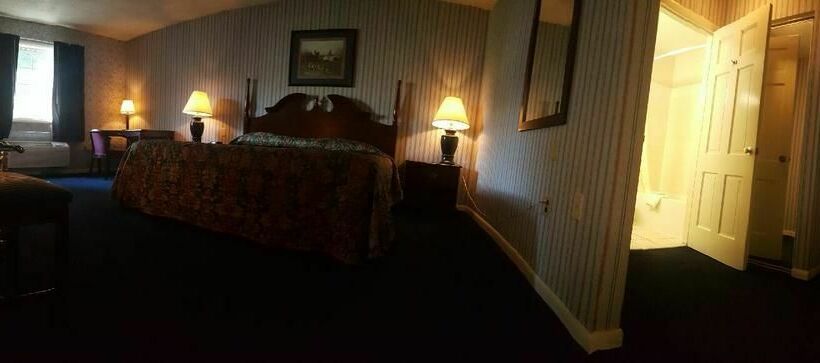 Hotel Carlisle & Embers Convention Center