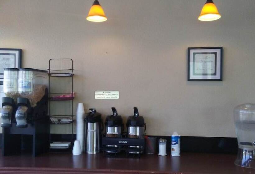 فندق Cedars Inn Lewiston