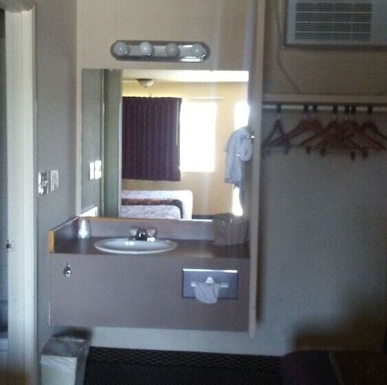 فندق Cedars Inn Lewiston