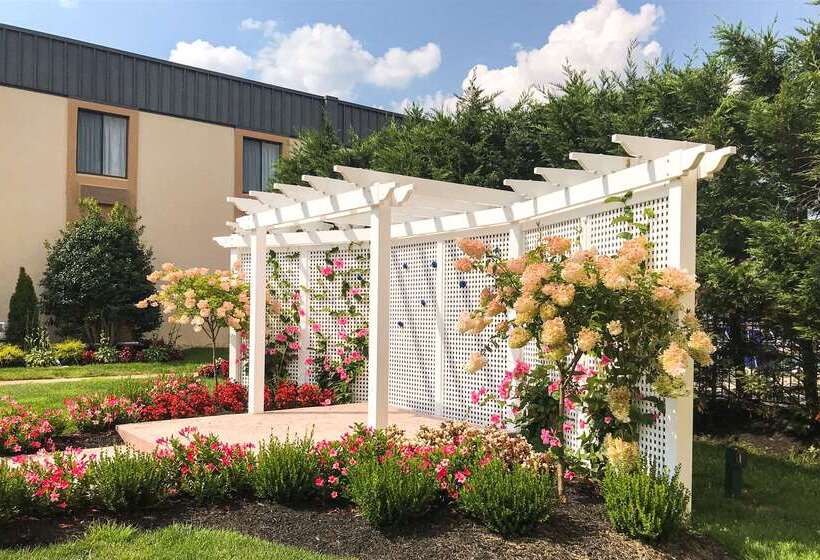 Clarion Hotel & Conference Center