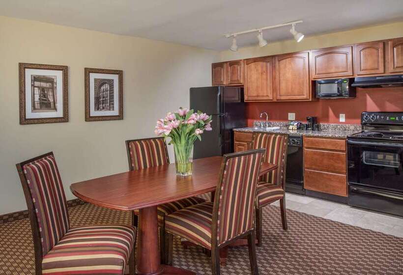 Clarion Collection Hotel Arlington Court Suites