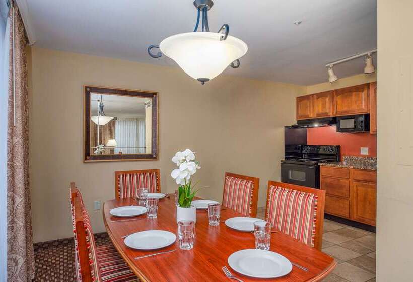 Clarion Collection Hotel Arlington Court Suites