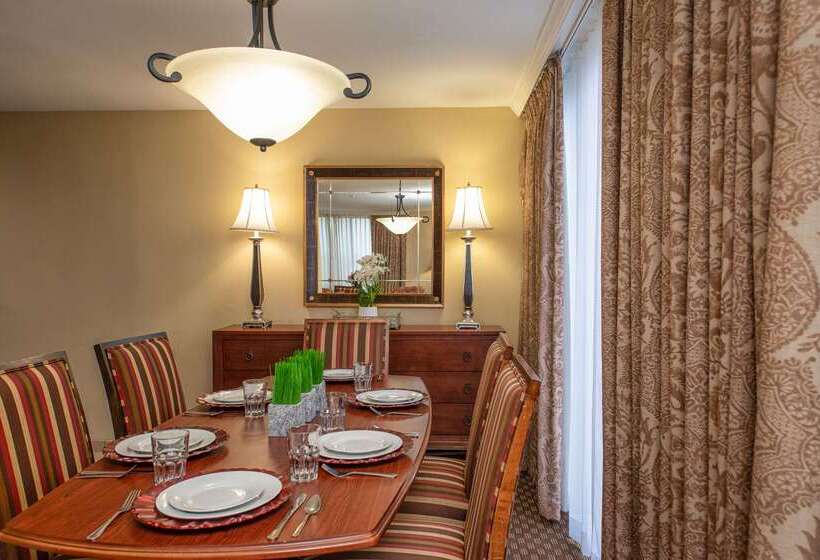 Clarion Collection Hotel Arlington Court Suites