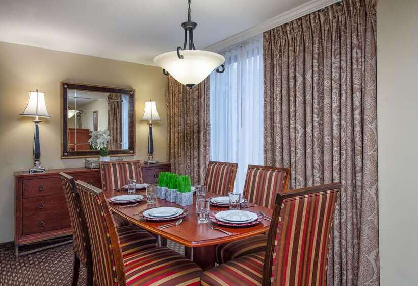 Clarion Collection Hotel Arlington Court Suites