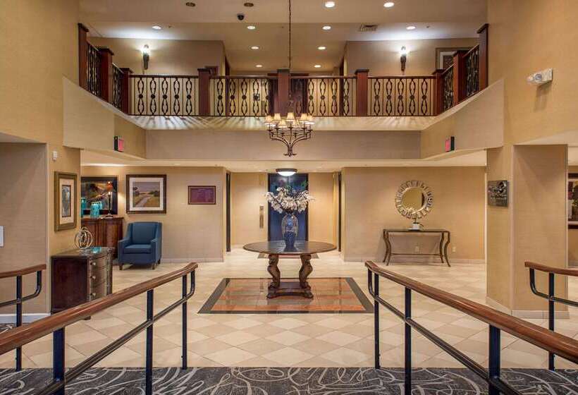 Clarion Collection Hotel Arlington Court Suites