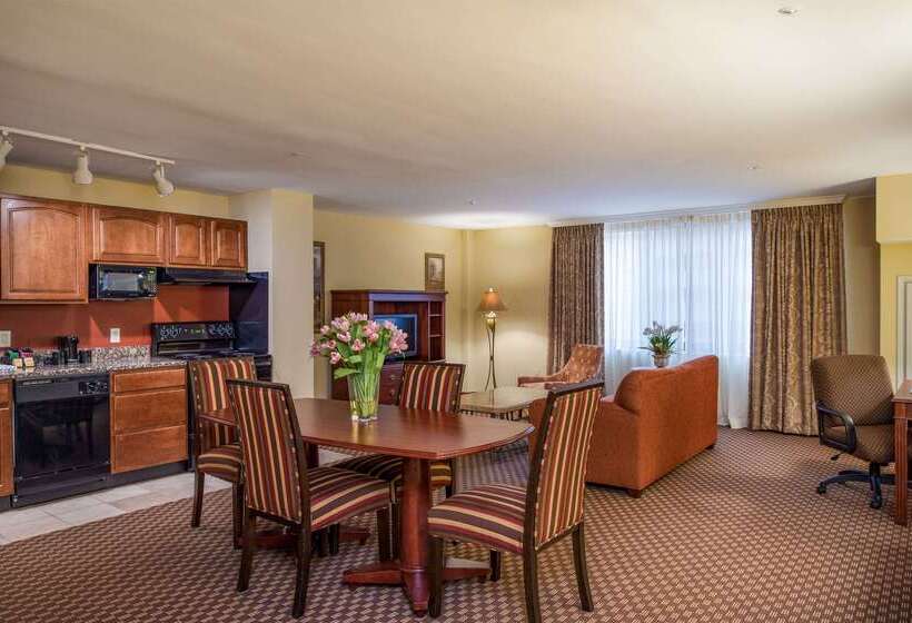 Clarion Collection Hotel Arlington Court Suites