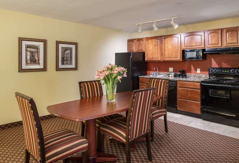 Clarion Collection Hotel Arlington Court Suites