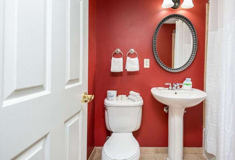 Clarion Collection Hotel Arlington Court Suites