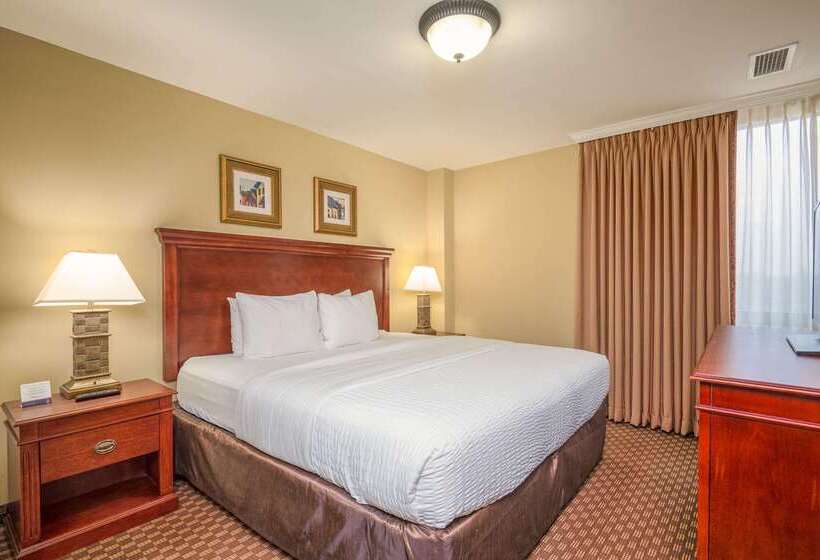 Clarion Collection Hotel Arlington Court Suites