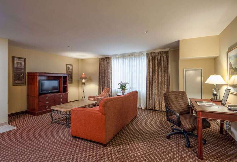 Clarion Collection Hotel Arlington Court Suites