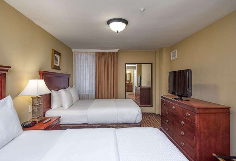 Clarion Collection Hotel Arlington Court Suites