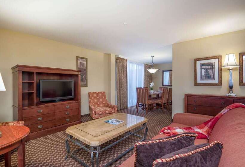 Clarion Collection Hotel Arlington Court Suites