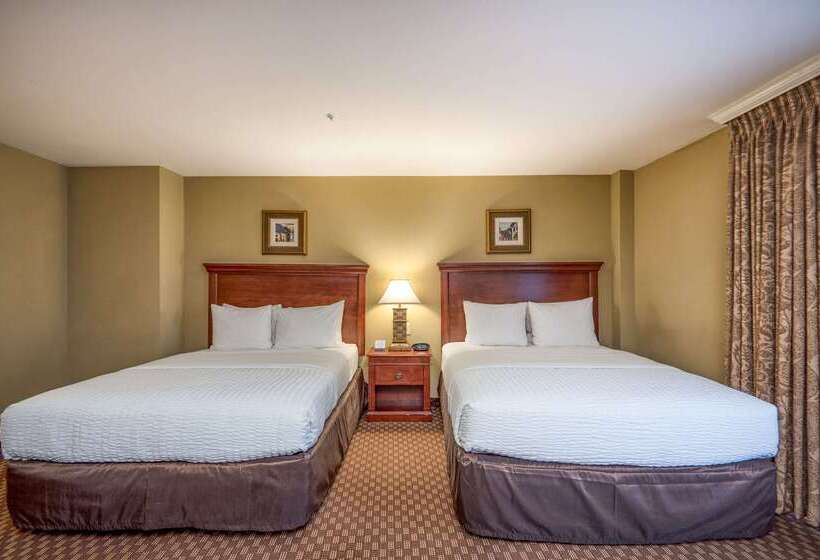 Clarion Collection Hotel Arlington Court Suites