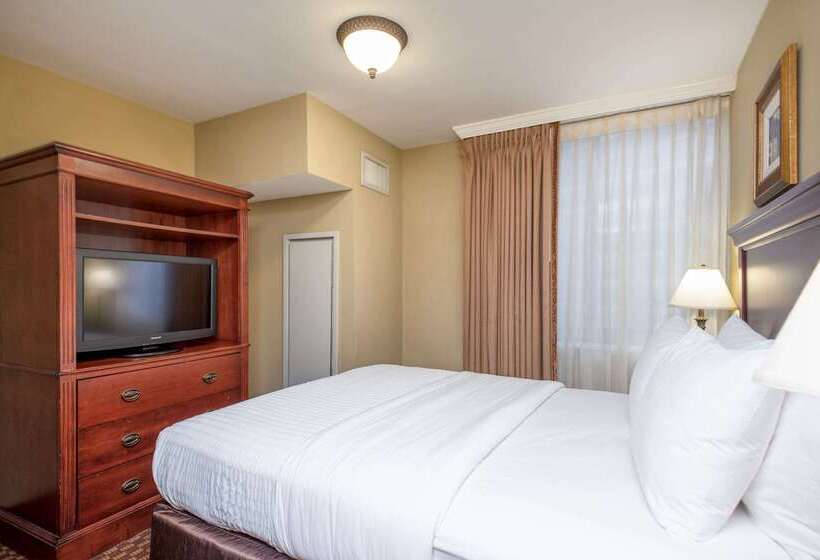 Clarion Collection Hotel Arlington Court Suites