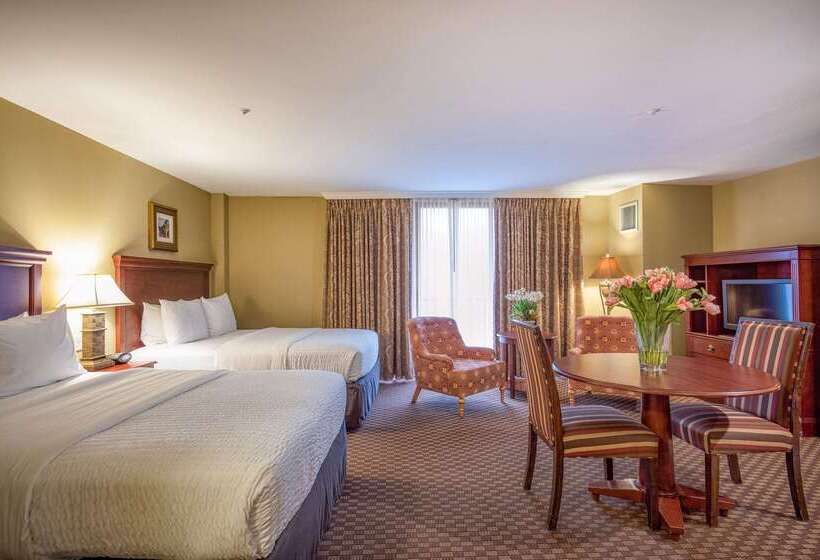 Clarion Collection Hotel Arlington Court Suites