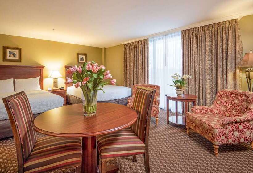 Clarion Collection Hotel Arlington Court Suites