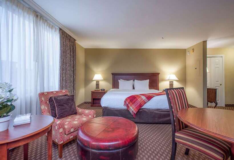 Clarion Collection Hotel Arlington Court Suites