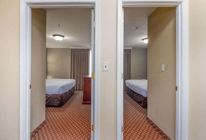 Clarion Collection Hotel Arlington Court Suites