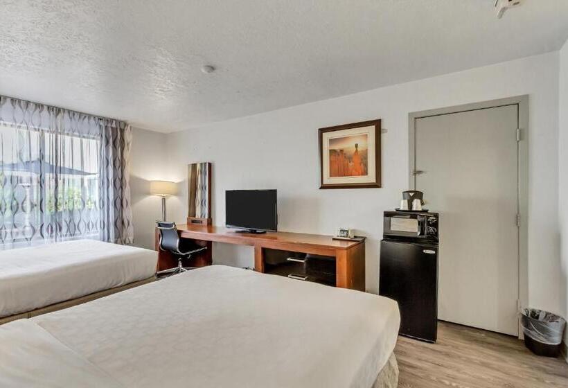 בית מלון כפרי Clarion Inn Salt Lake City Airport