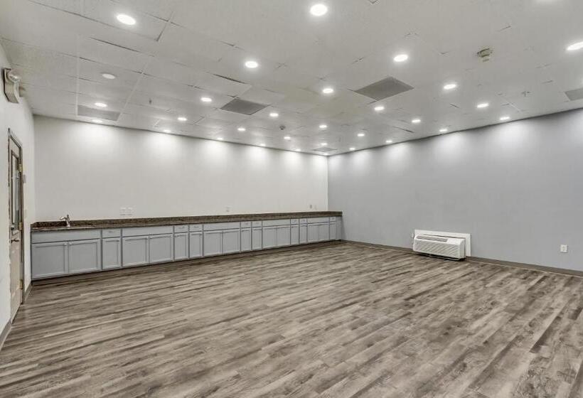 בית מלון כפרי Clarion Inn Salt Lake City Airport