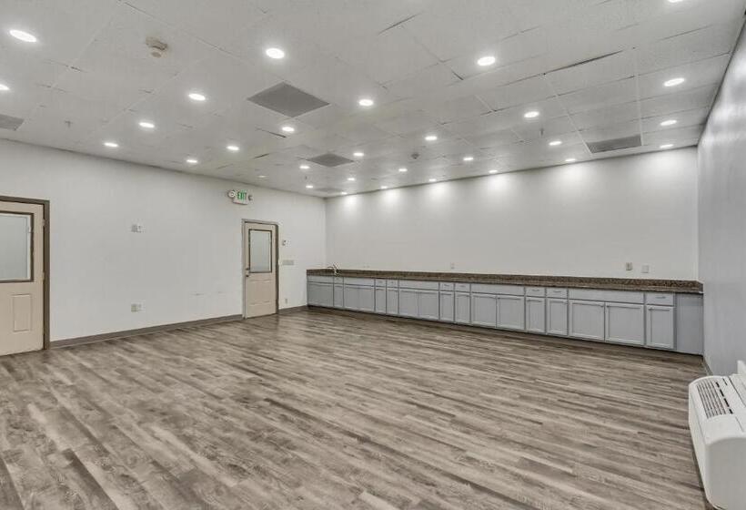 בית מלון כפרי Clarion Inn Salt Lake City Airport