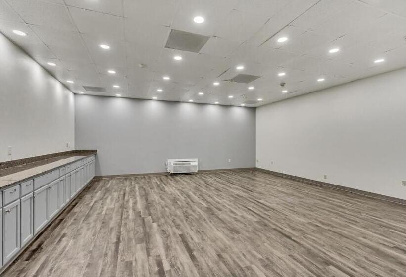 בית מלון כפרי Clarion Inn Salt Lake City Airport