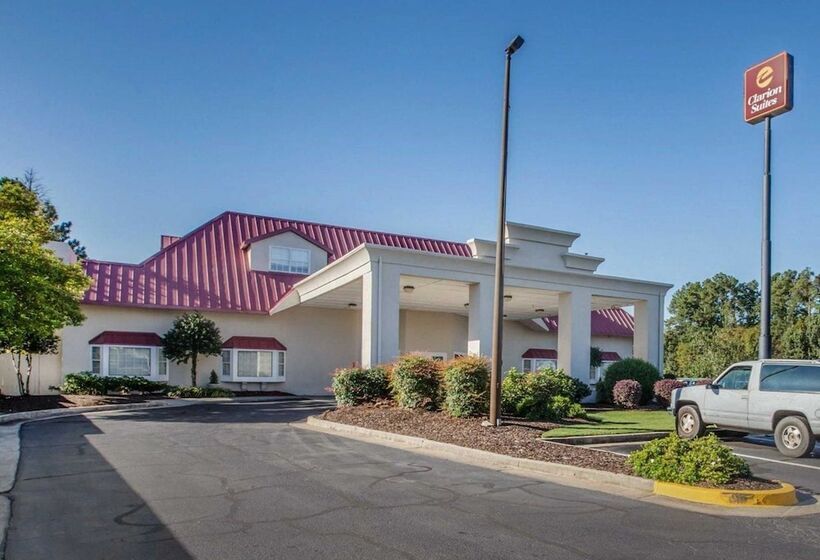 בית מלון כפרי Clarion Suites Augusta